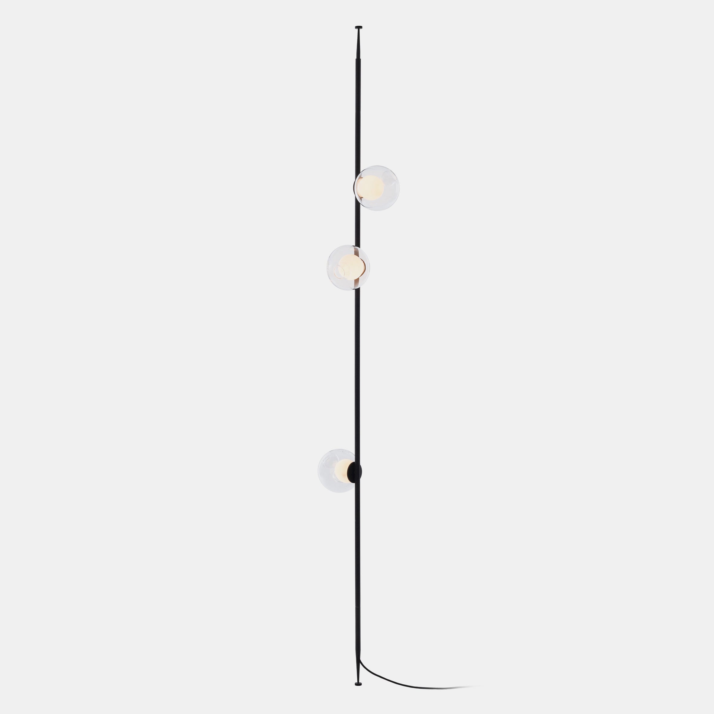 28 Floor-to-Ceiling Lamp