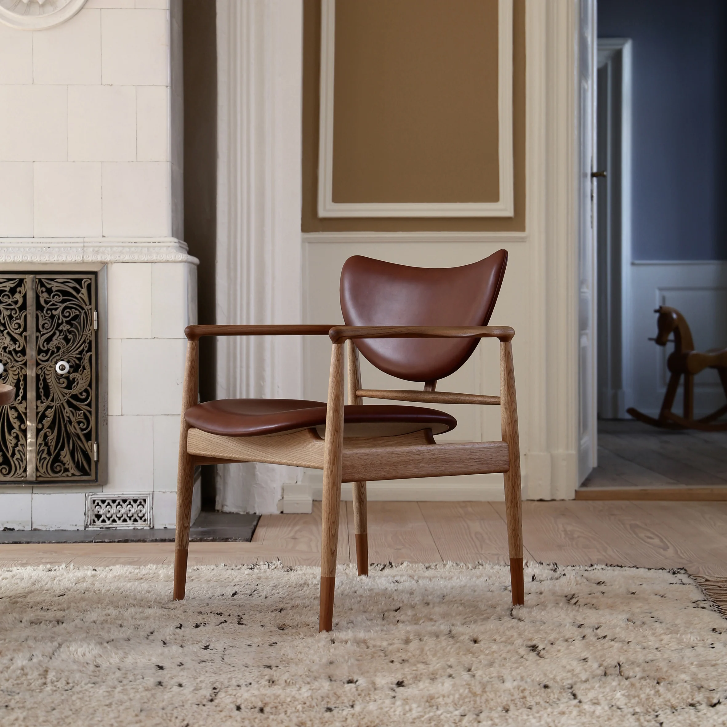 46 Armchair - Image 17