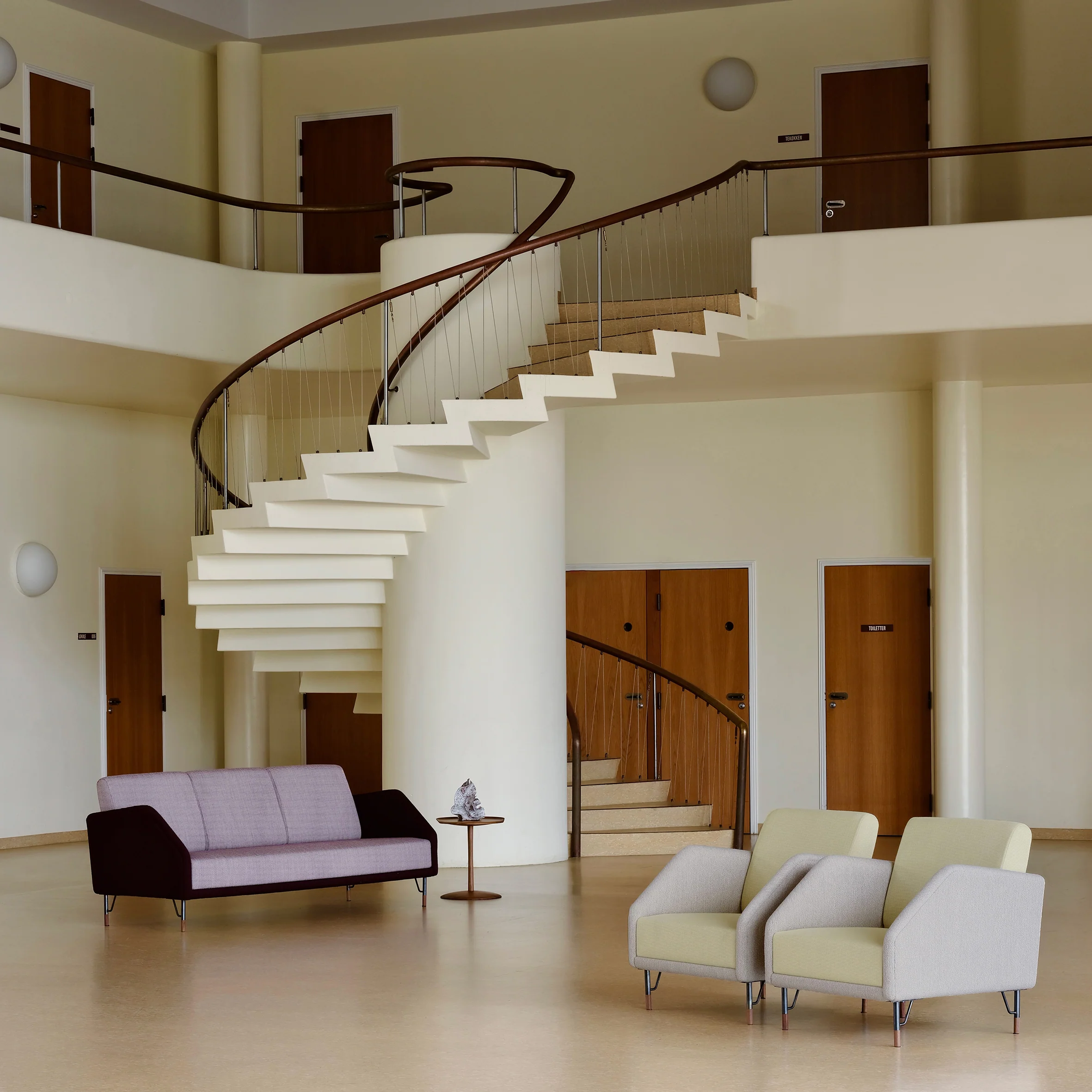 77 Sofa - Image 10