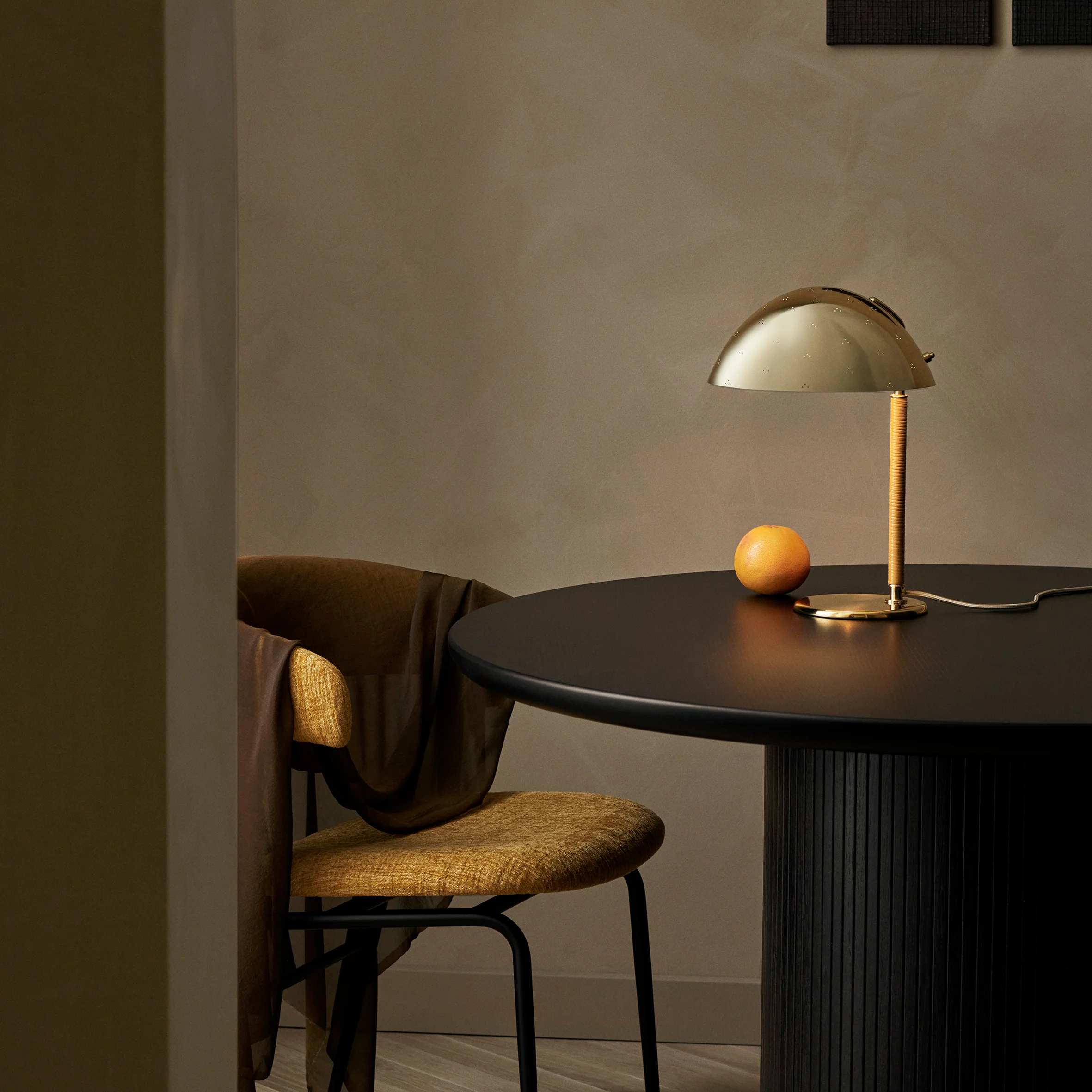 9209 Table Lamp - Image 3