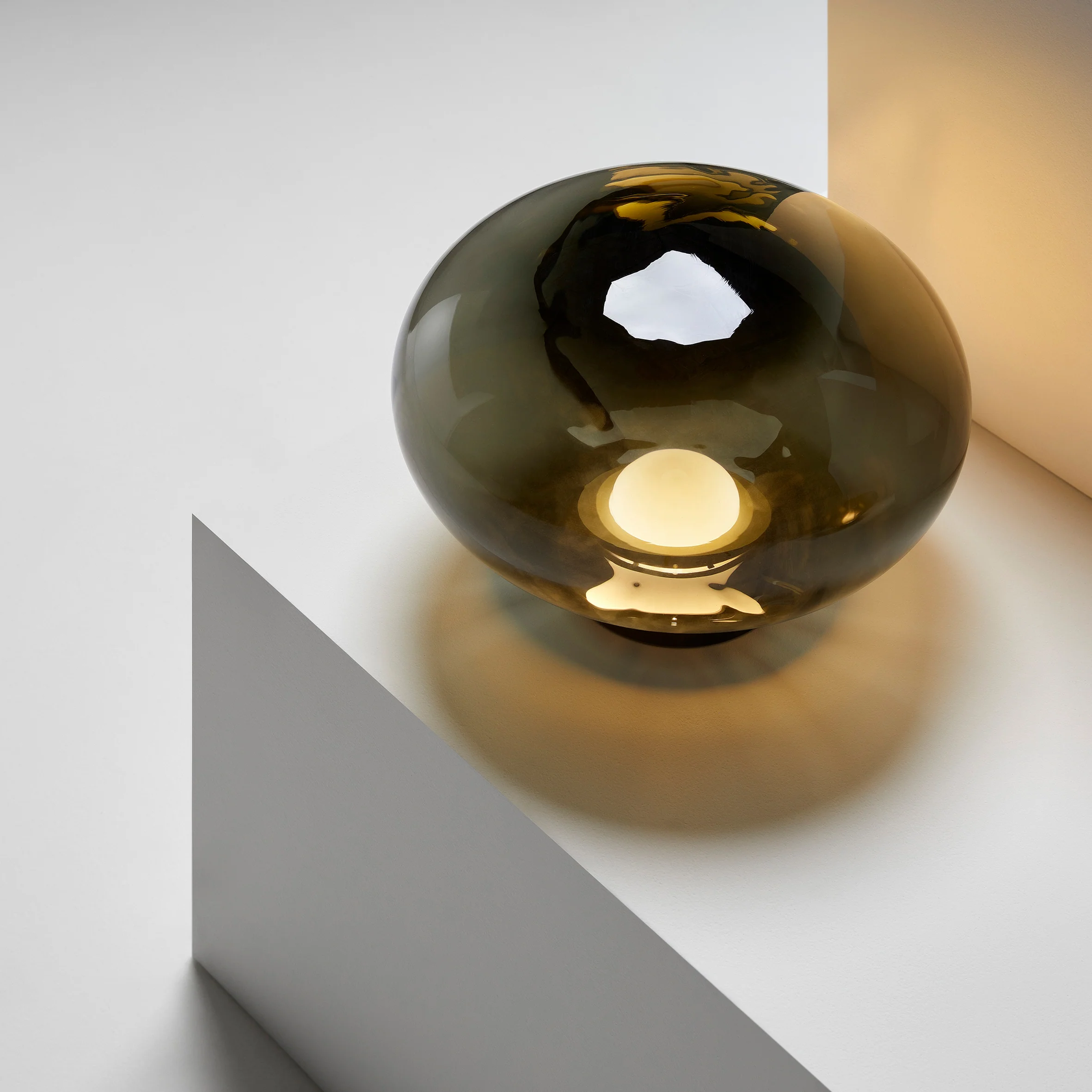 Aeris Table Lamp - Image 26