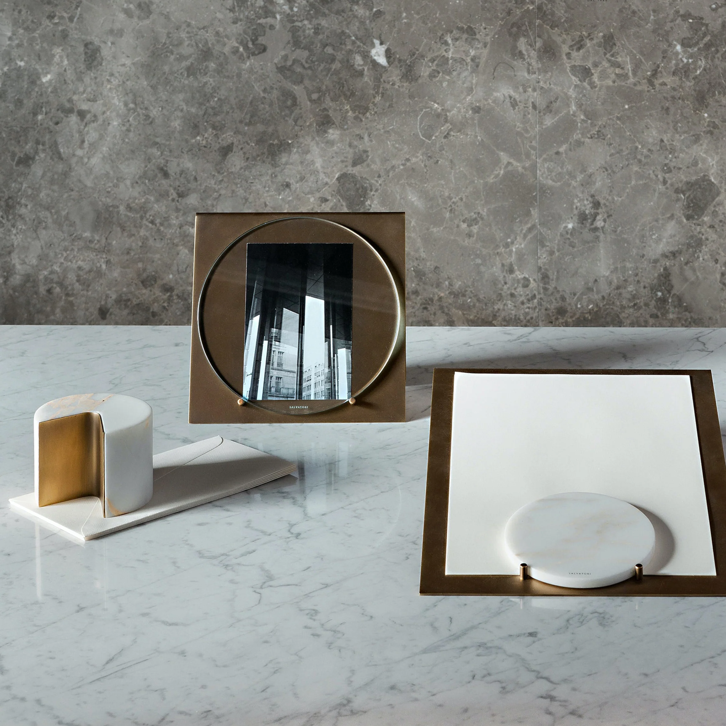 Balancing Photo Frame - Image 3