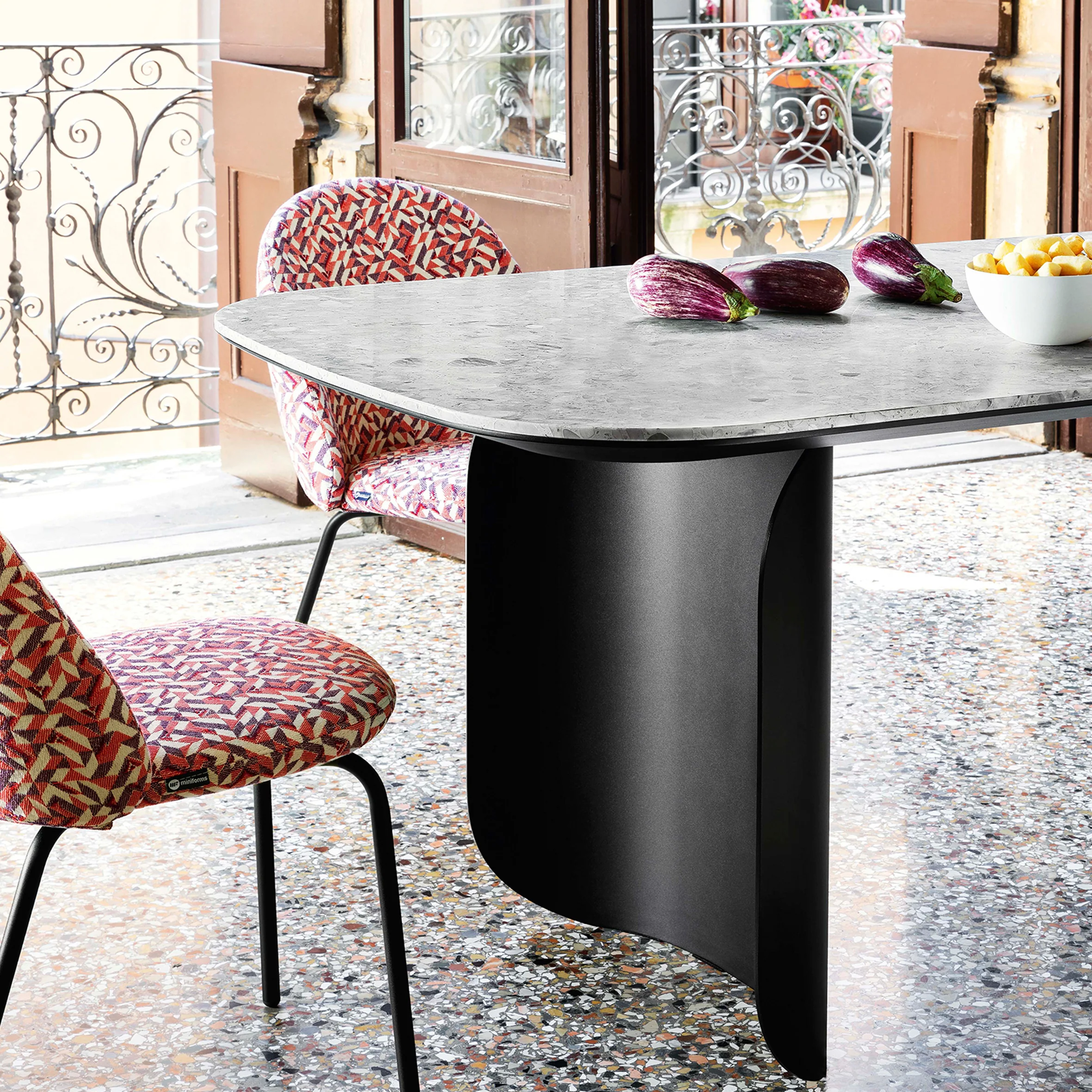Barry Dining Table - Image 5