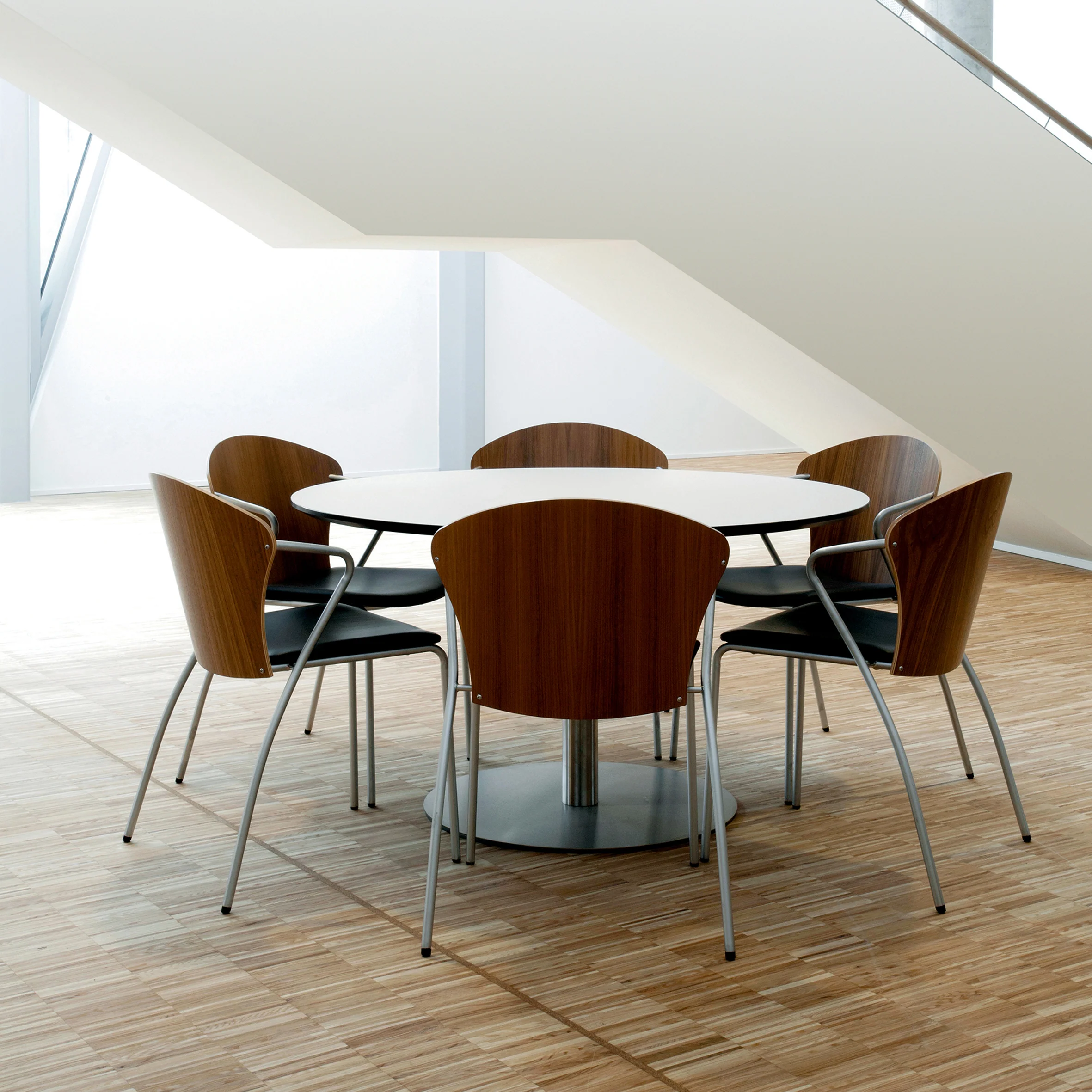 Bessi Chair - Image 10
