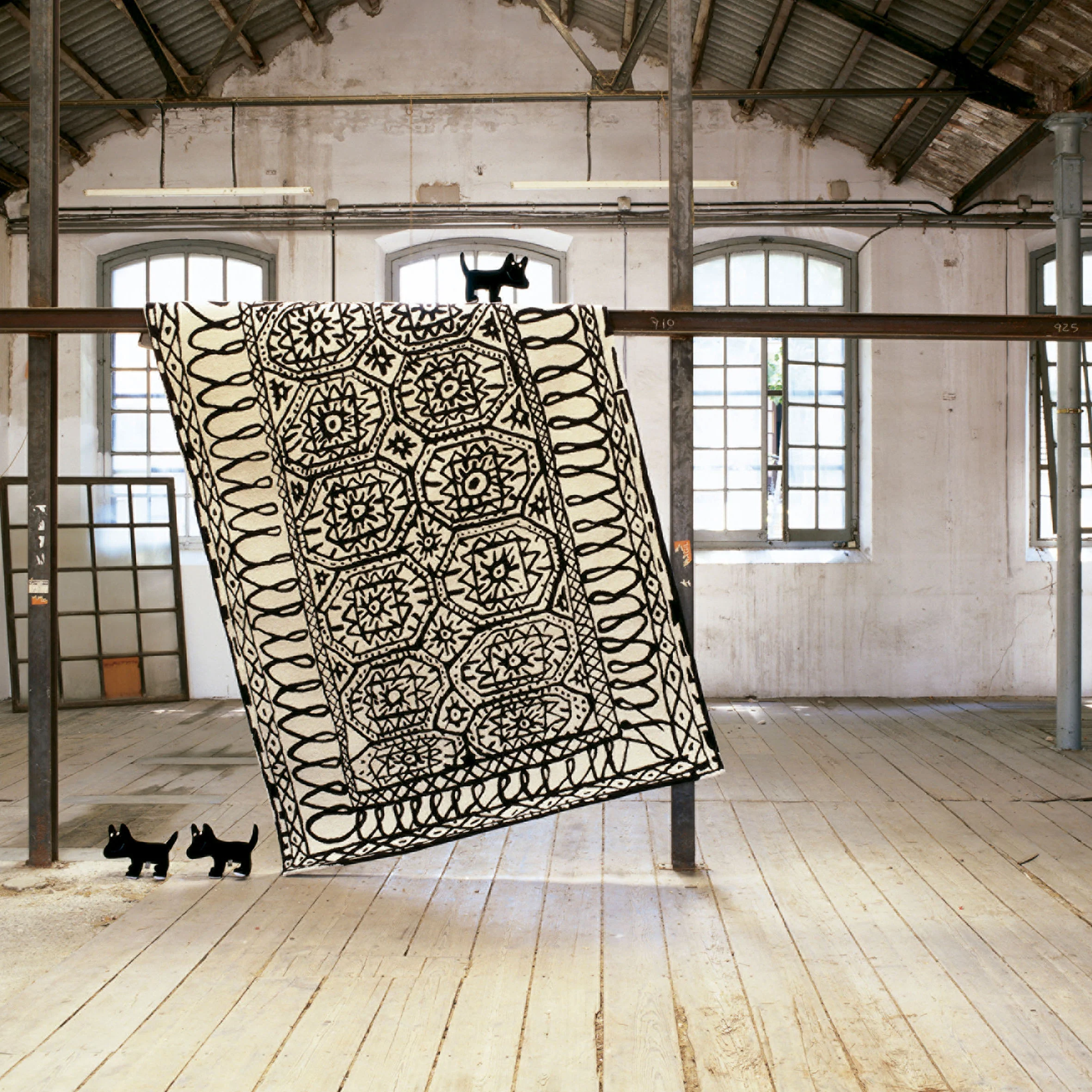 Black on White Rug - Estambul - Image 6