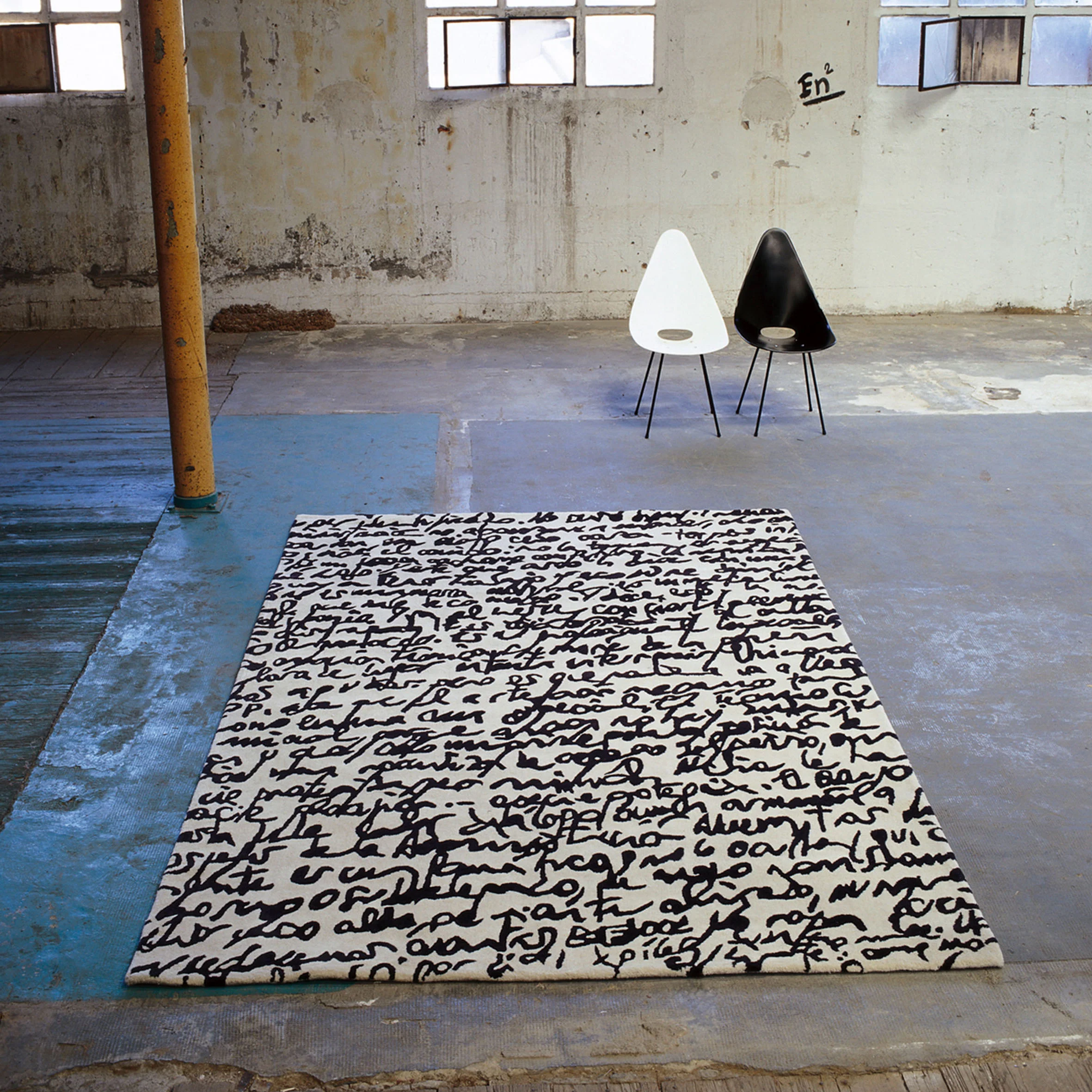 Black on White Rug - Manuscrit - Image 3