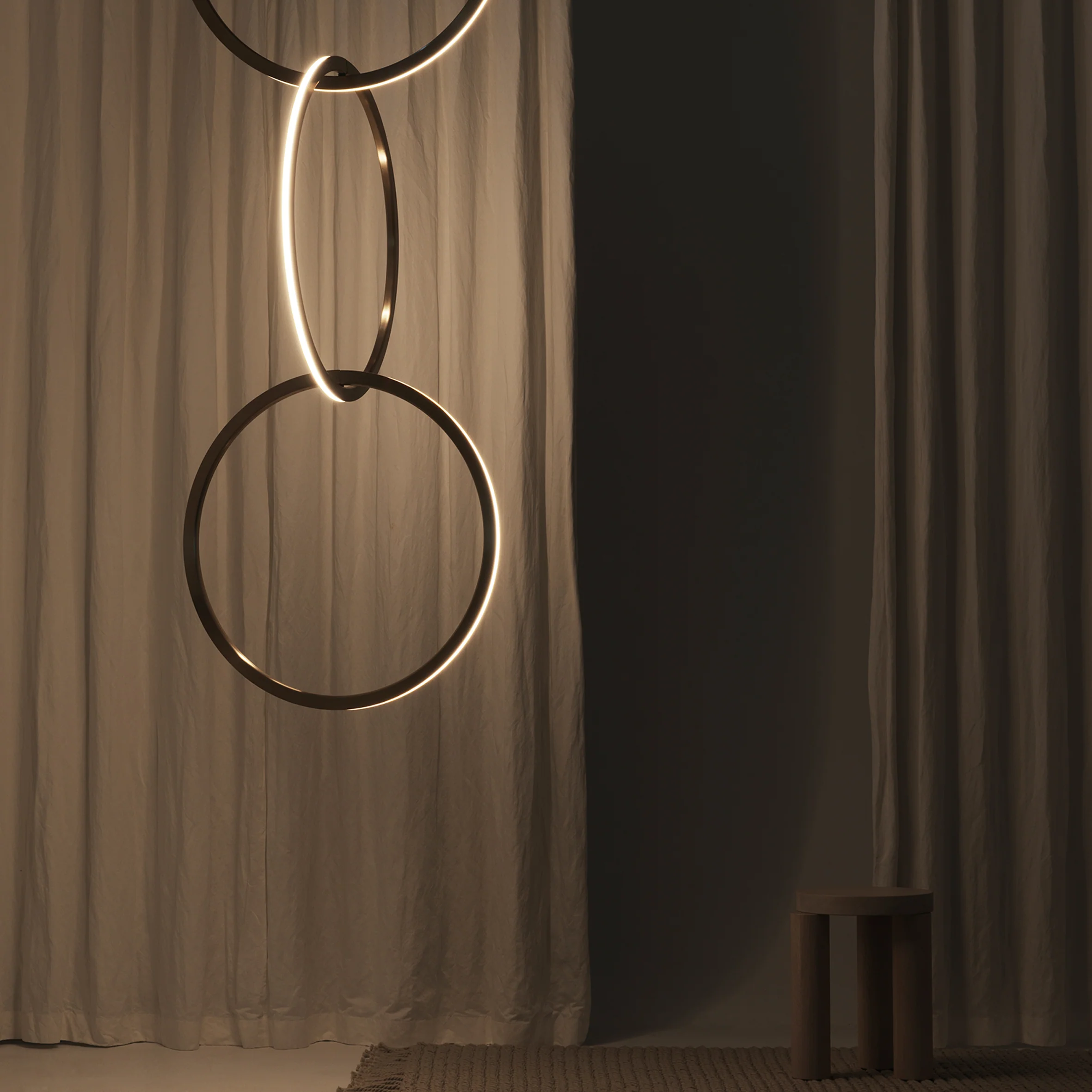 Circus Pendant - 750 - Image 3