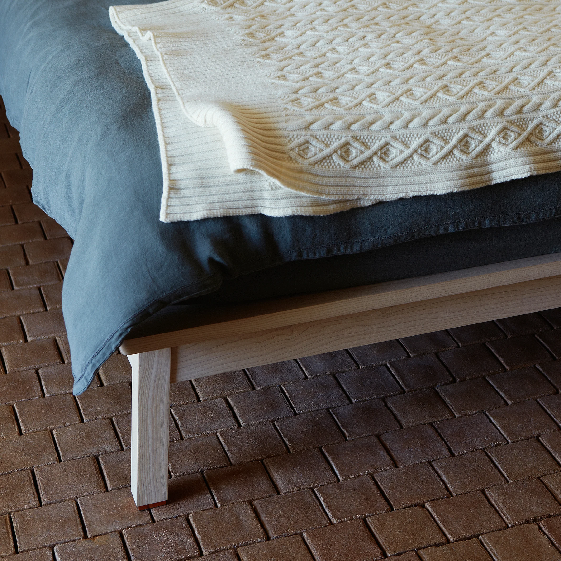 Companions Bed - Image 13