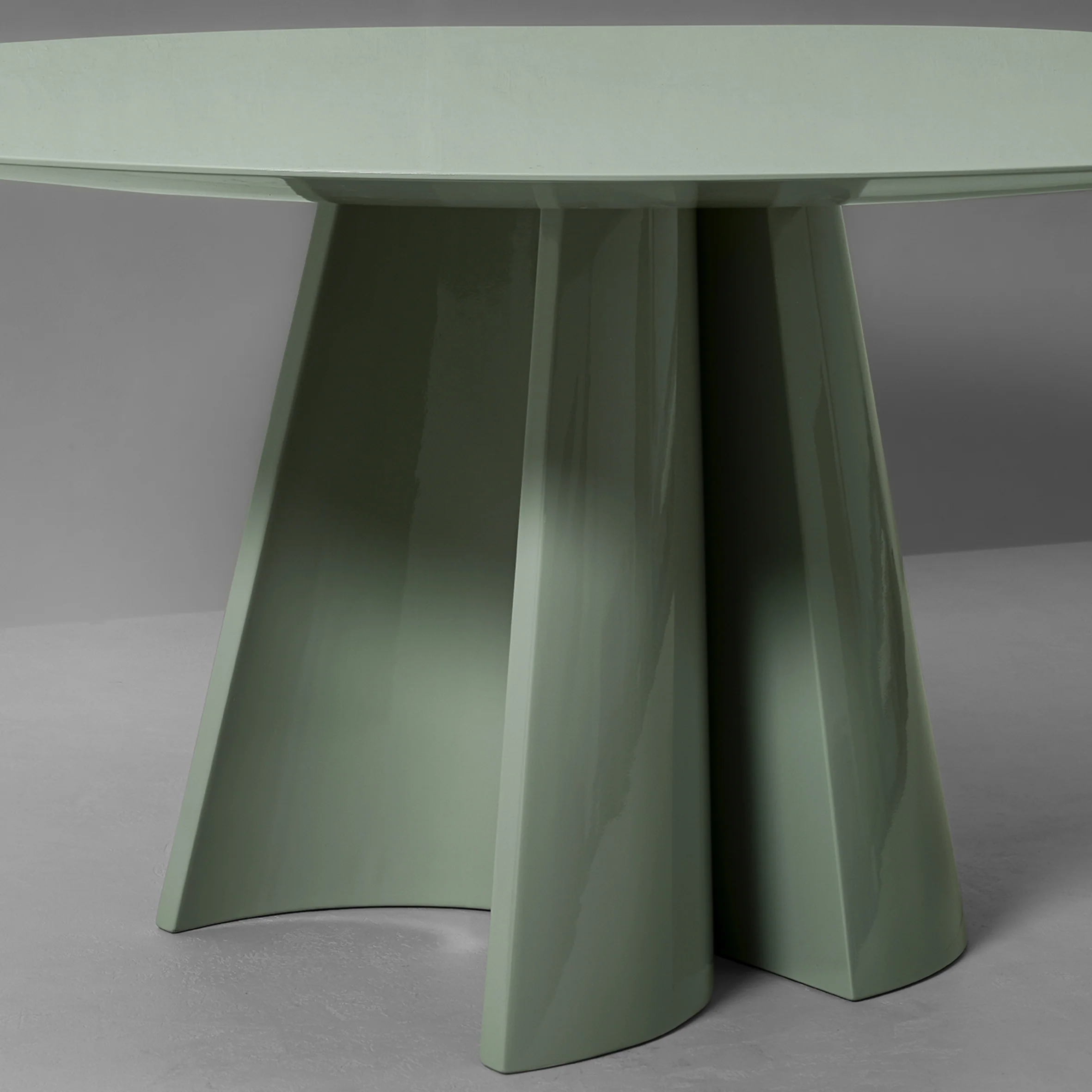 GOT Round Dining Table - Image 3