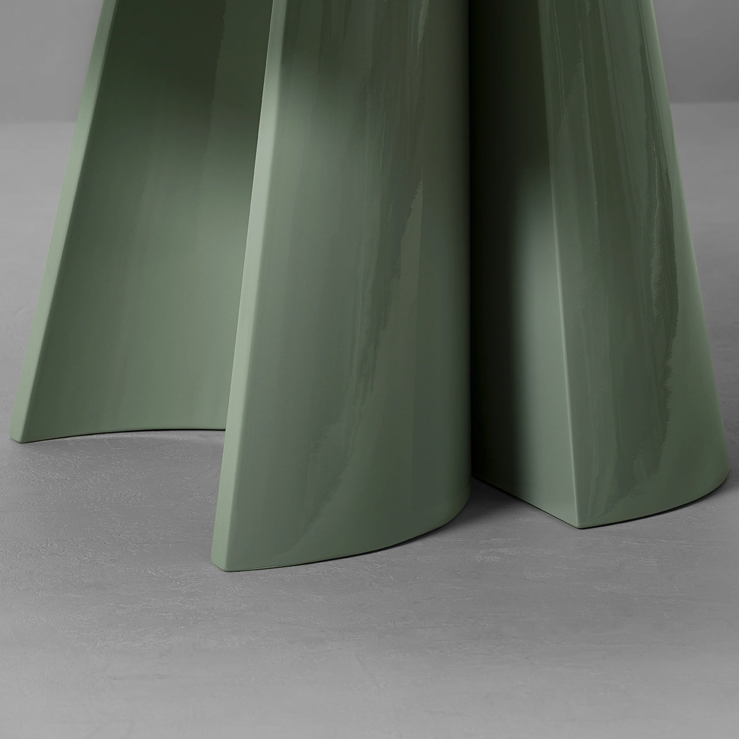 GOT Round Dining Table - Image 4