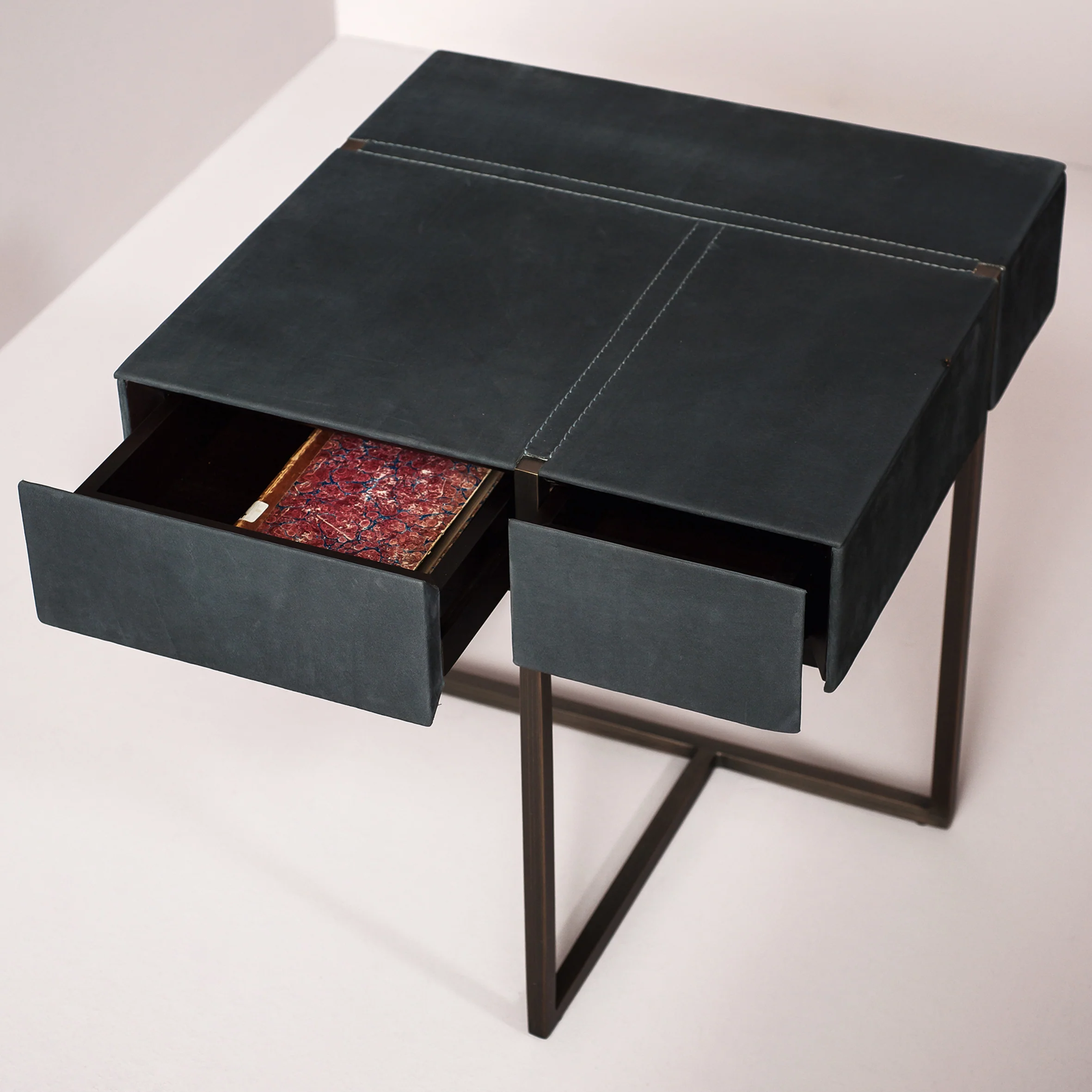 Icaro Night Table - Image 2