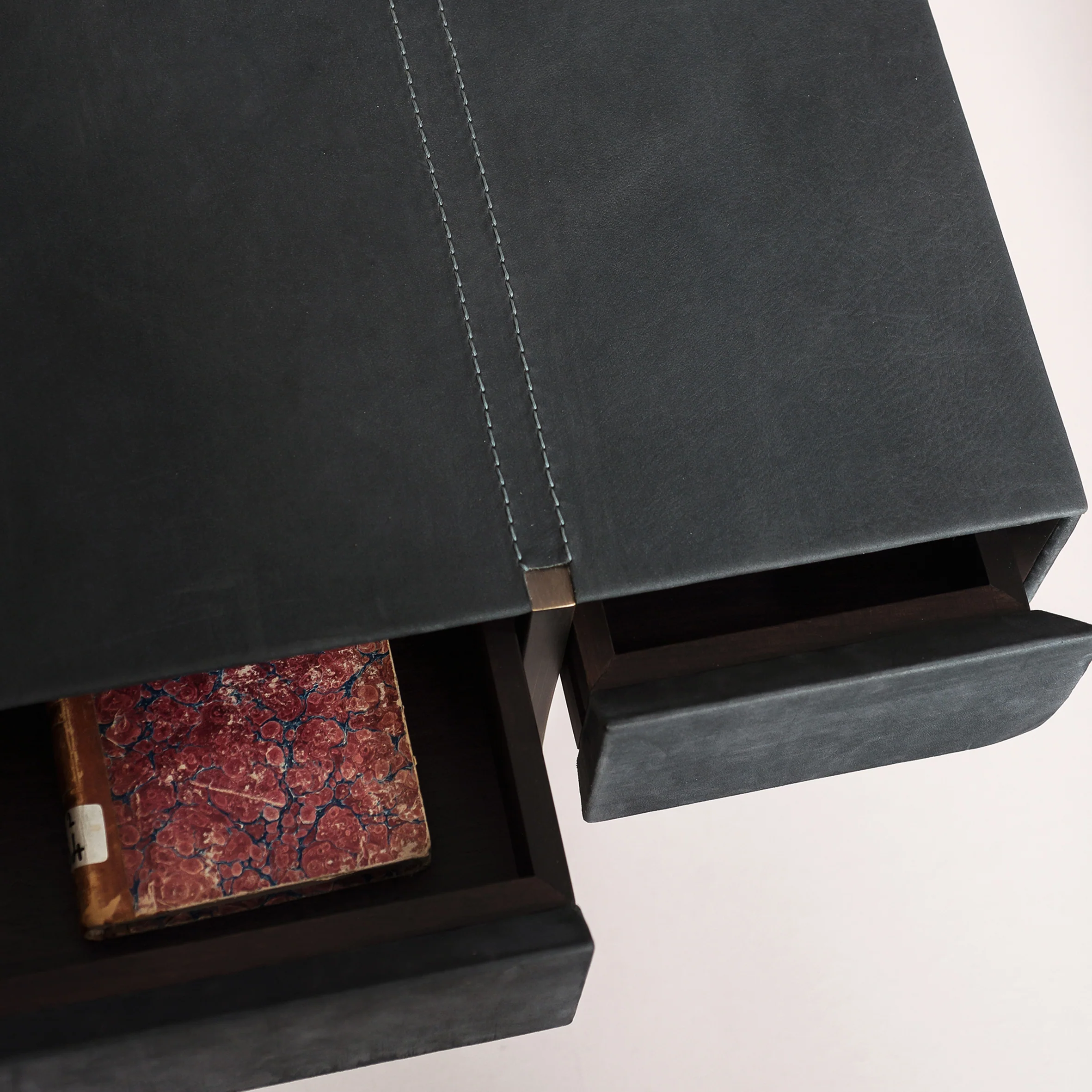 Icaro Night Table - Image 3