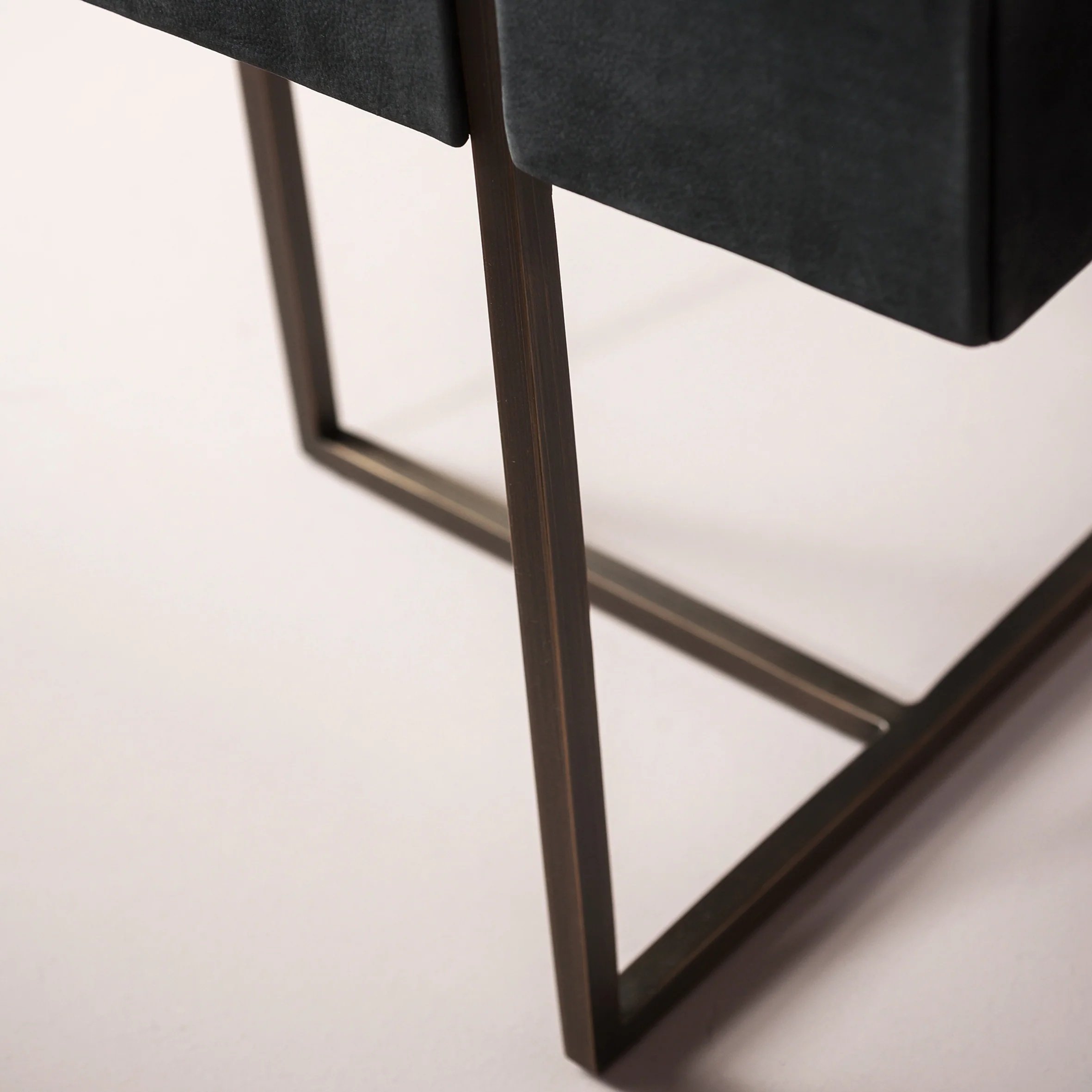 Icaro Night Table - Image 5