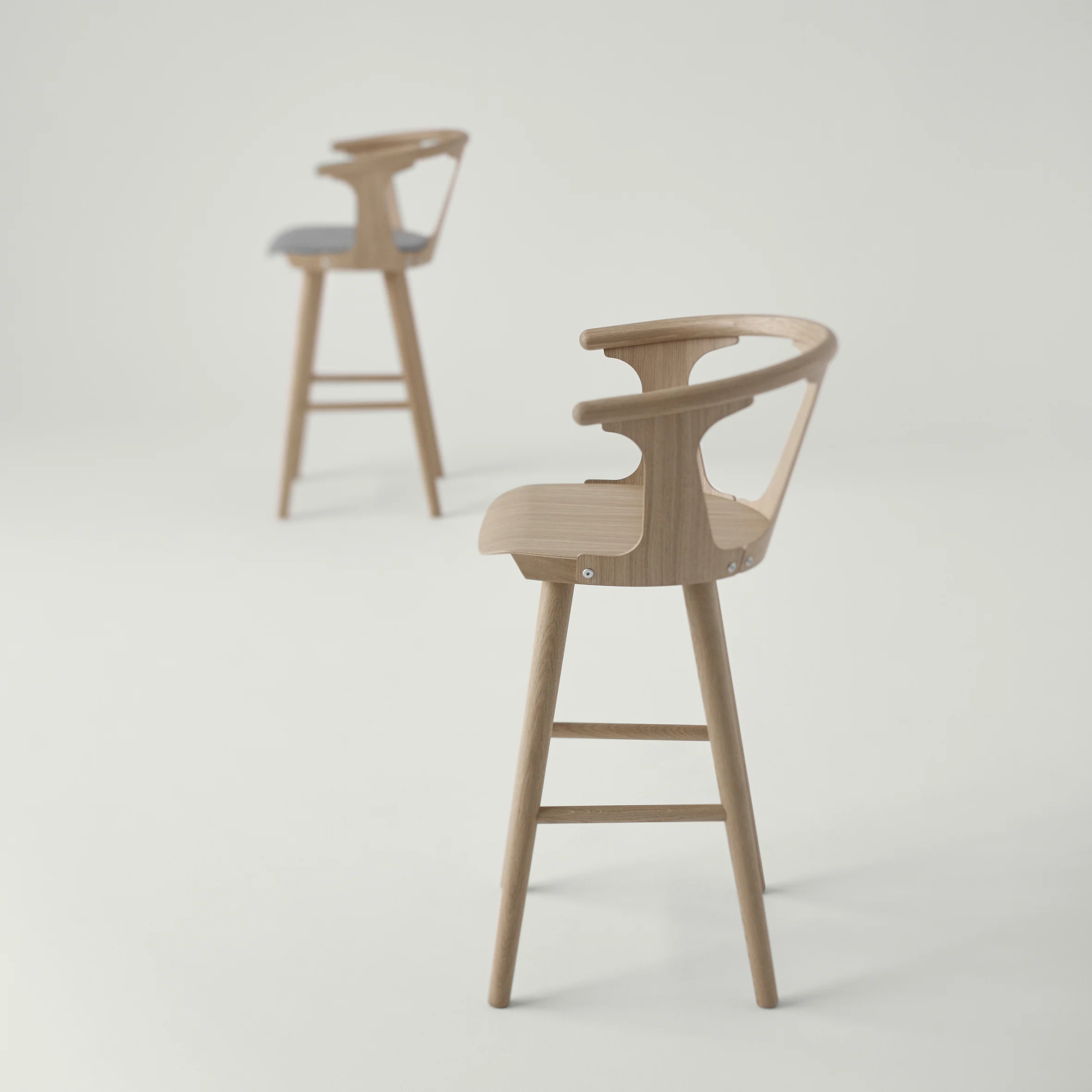 In Between Bar Stool - Image 9