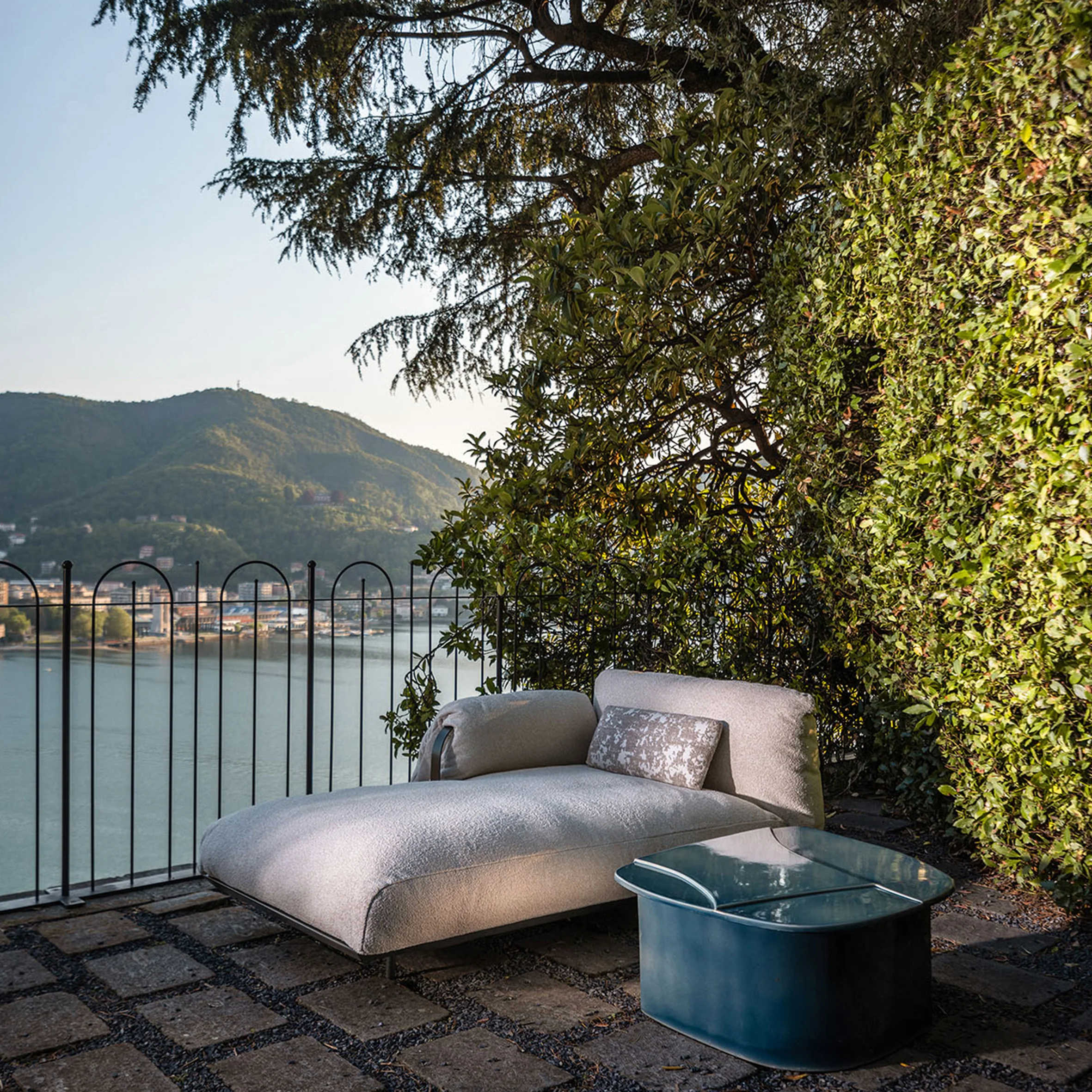 Keramikè Outdoor Coffee Table - Image 3