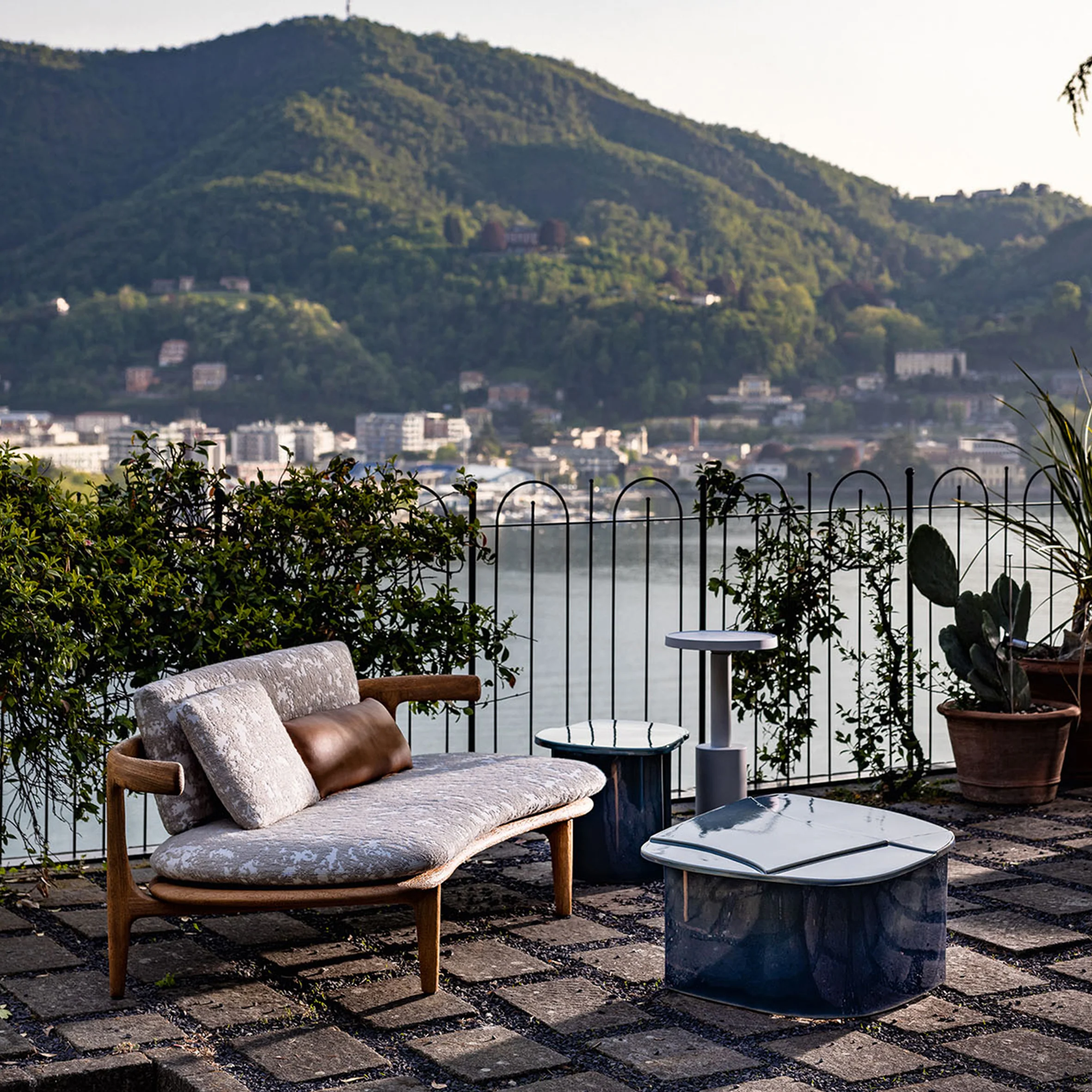 Keramikè Outdoor Coffee Table - Image 4