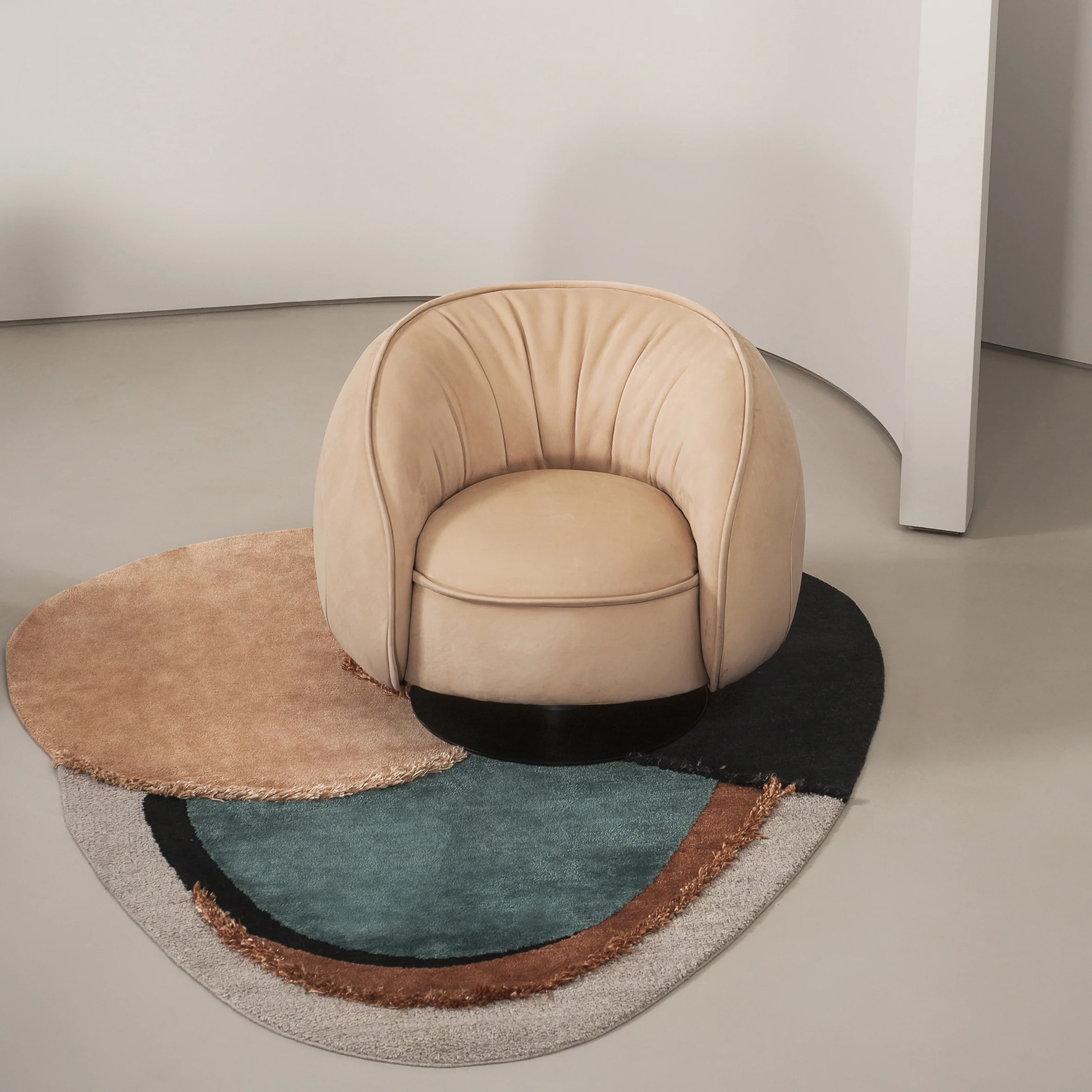 Leon Lounge Chair - Image 2