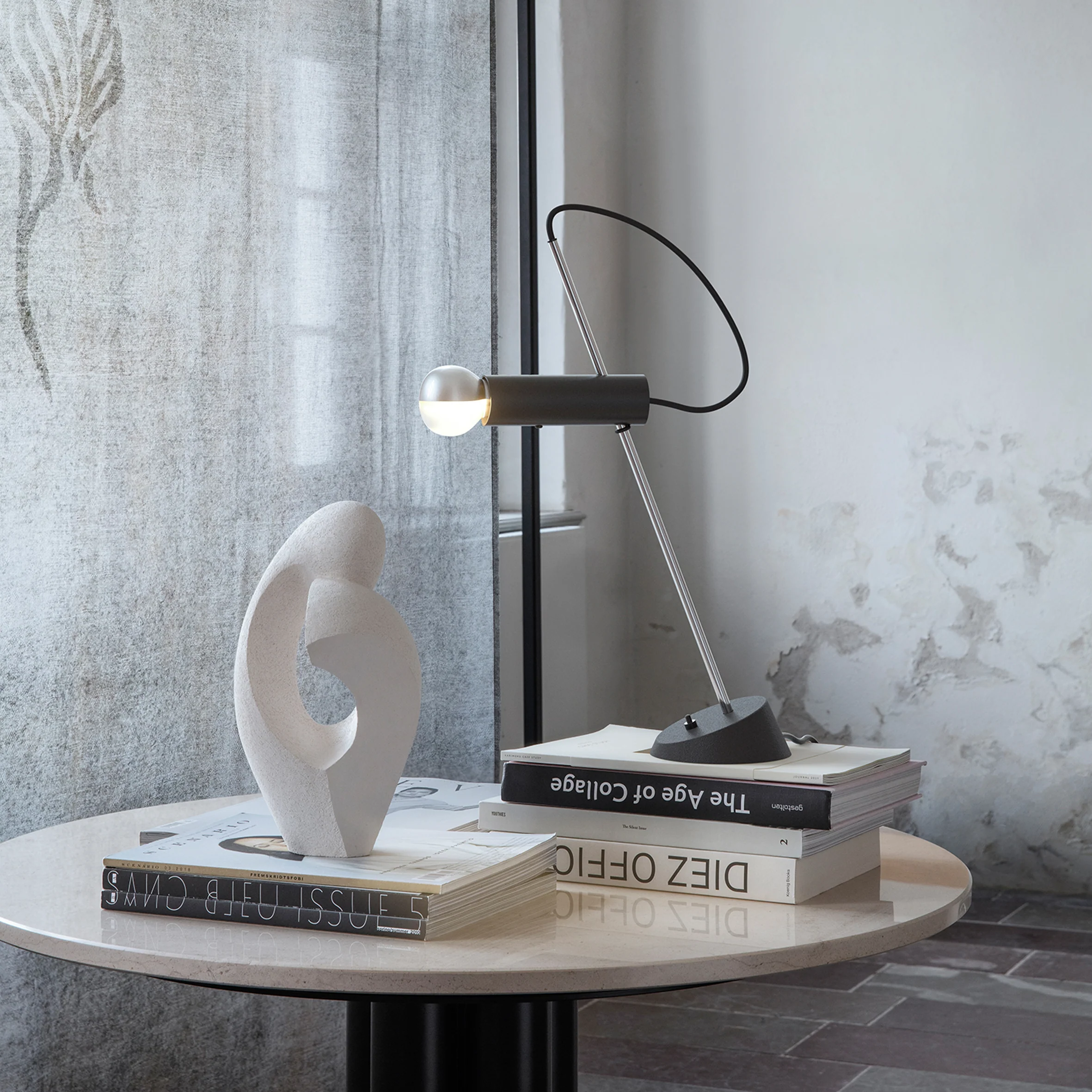Model 566 Table Lamp - Image 4