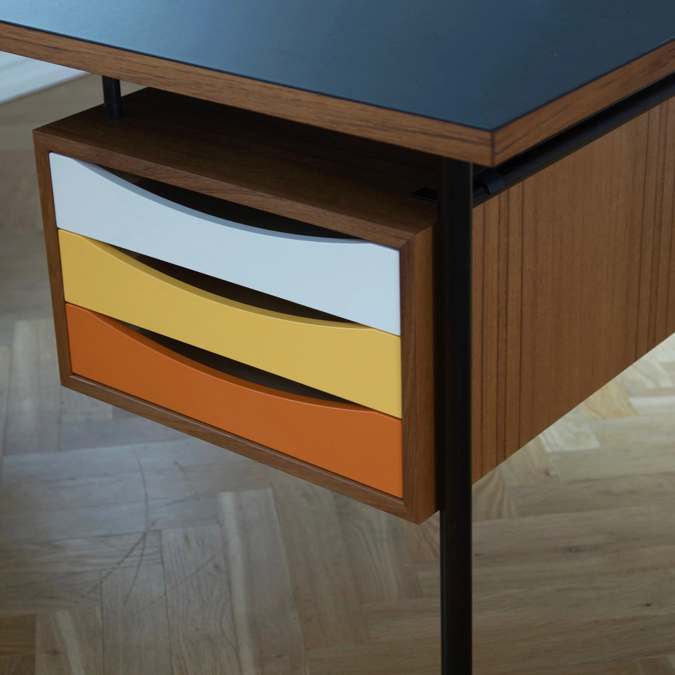 Nyhavn Desk - Image 9