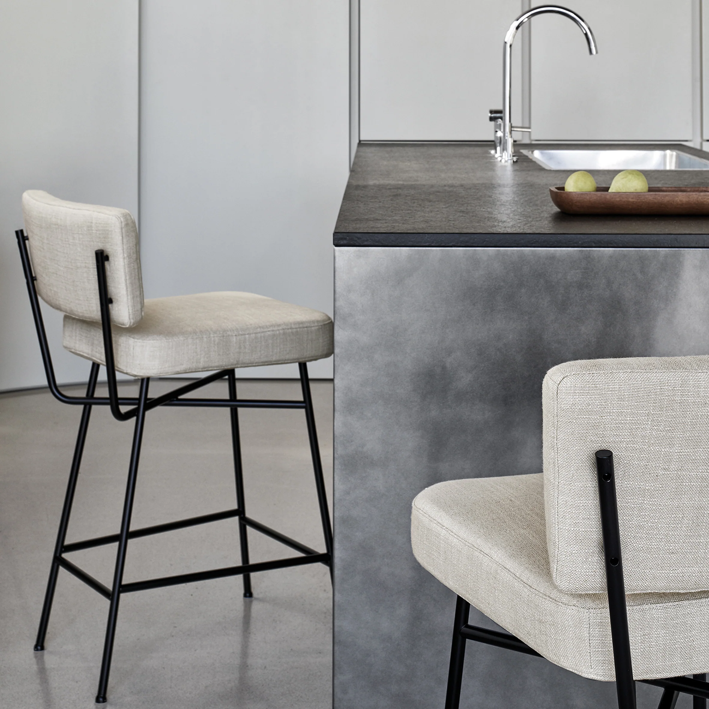 Orfeo Bar Stool - Image 4