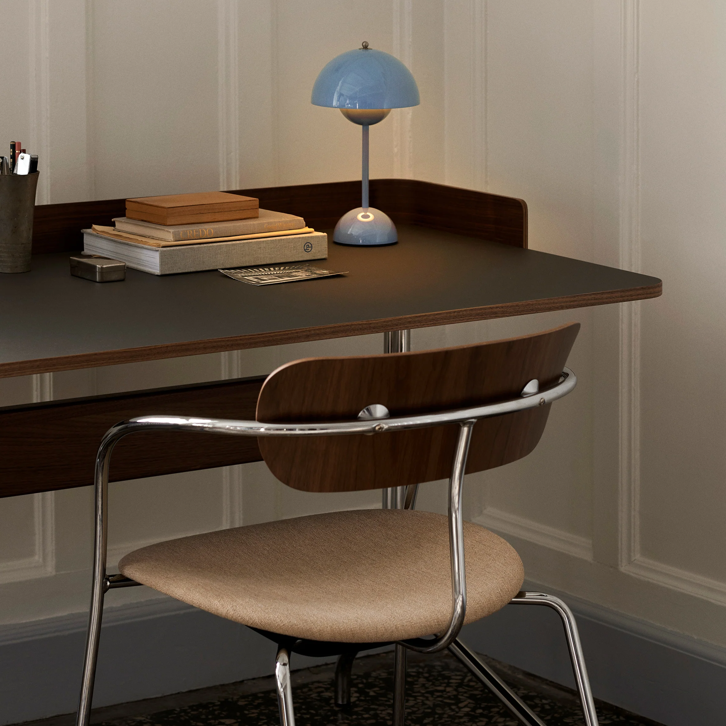 Pavilion Desk AV17 - Image 9