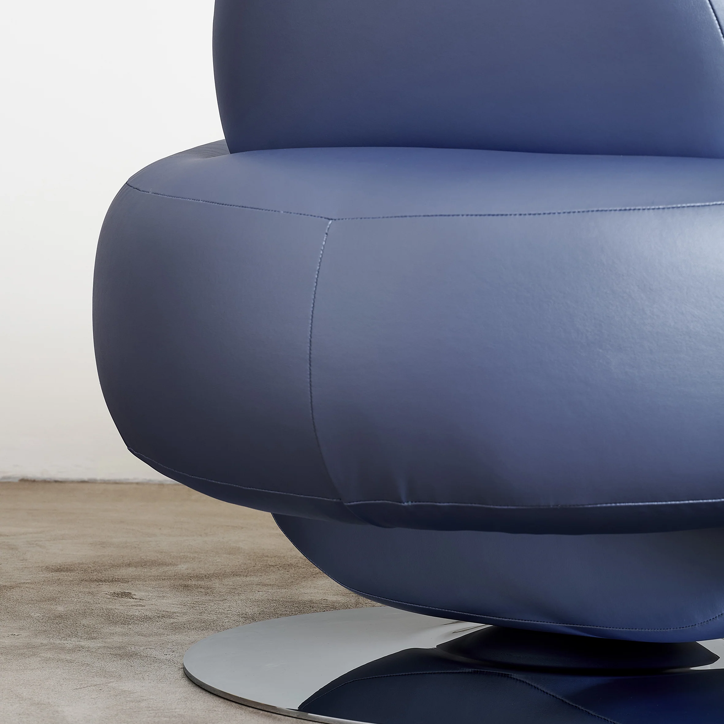 Sabot Armchair - Image 6
