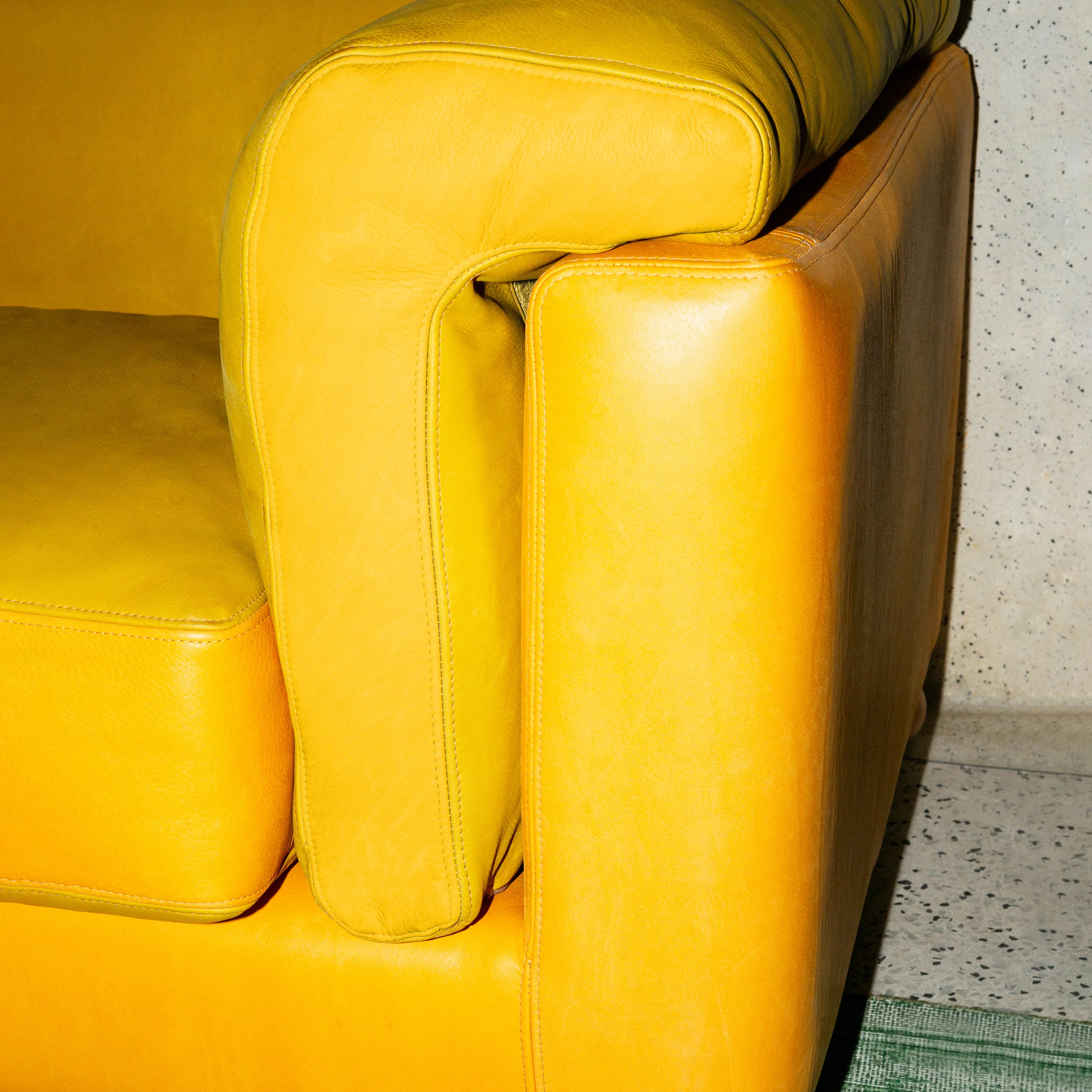 Shanog Sofa - Image 4