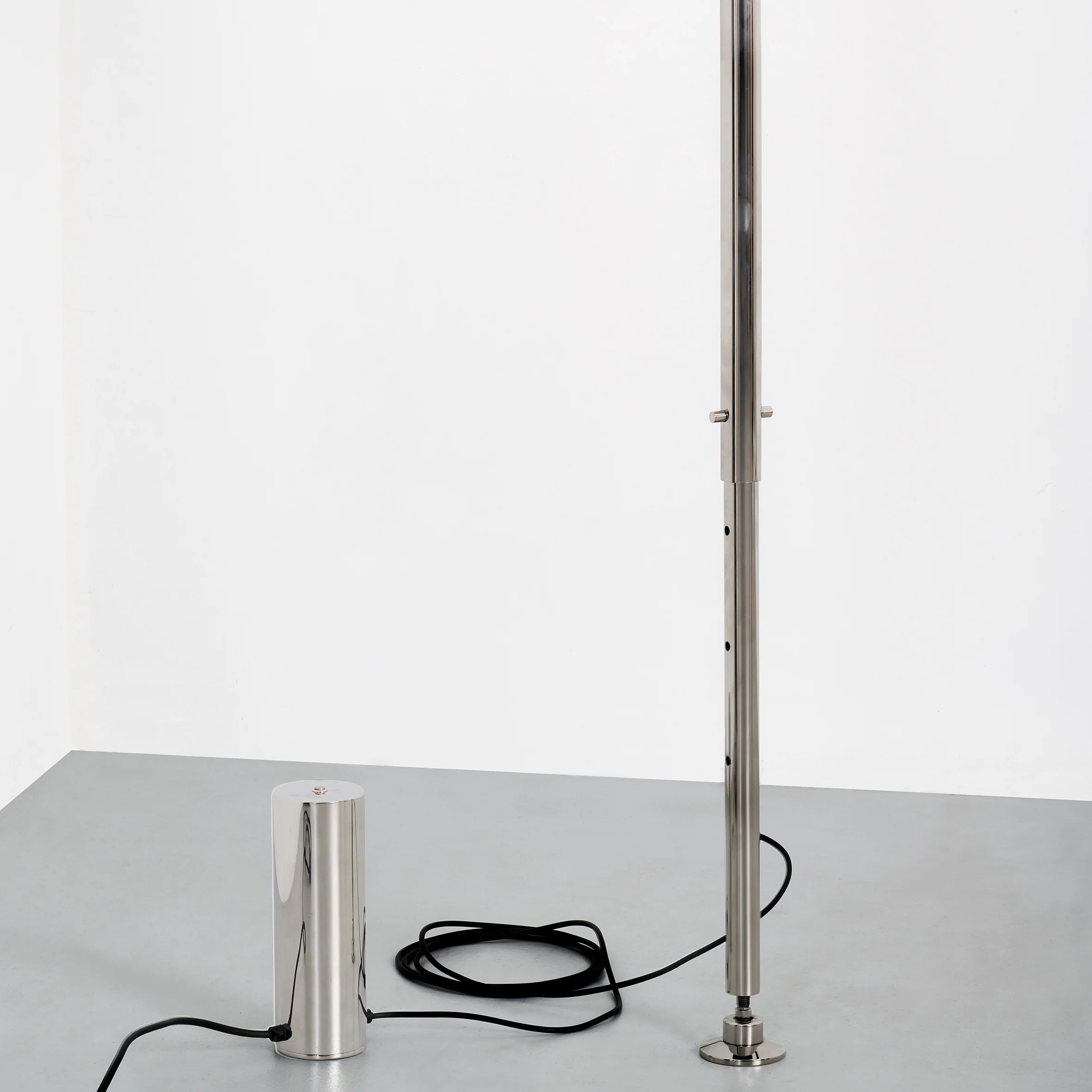 Spindle Floor to Ceiling Lamp - Image 3